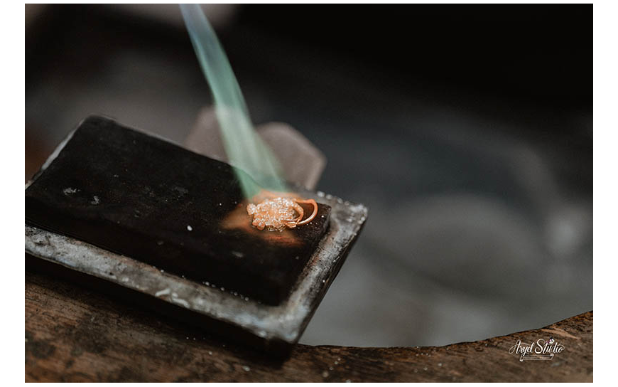 Faire fondre de l'or les secrets de notre atelier bijouterie — free download